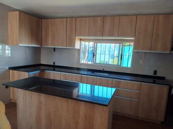 MDF 18 MM  y Granito Verde Labrador