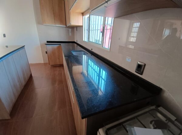 MDF 18 MM  y Granito Verde Labrador
