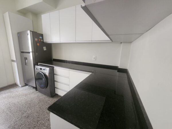 MDF 18 MM y Granito Verde Labrador