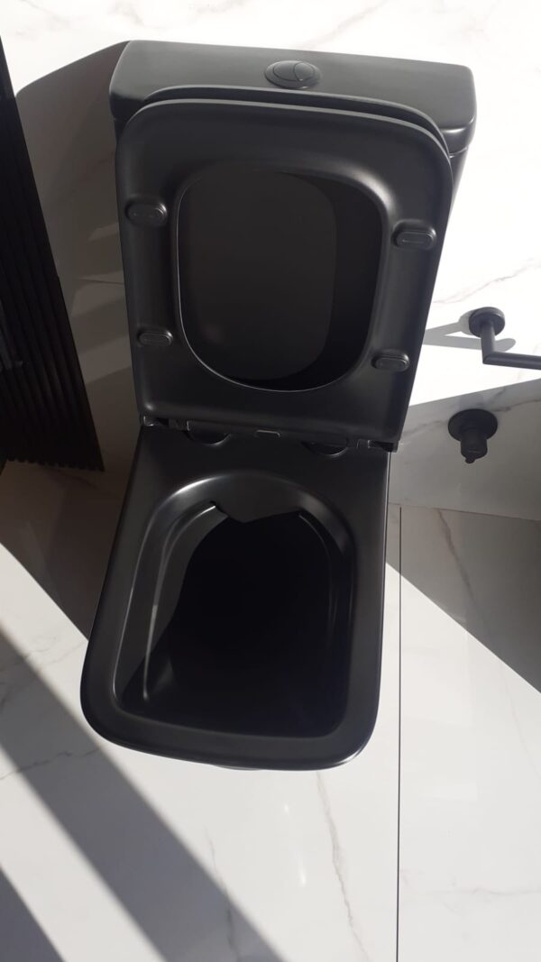 Berlin – Inodoro con Mochila Negro Mate + Tapa
