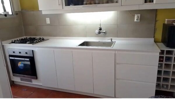 MDF 18 MM y Silestone Blanco Norte 20 mm
