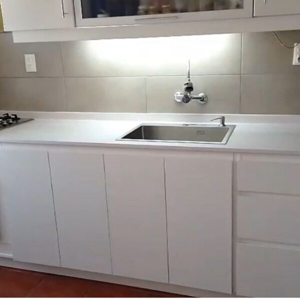 MDF 18 MM y Silestone Blanco Norte 20 mm